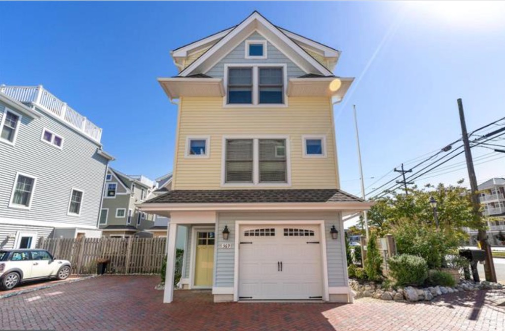 369 W 8th St, Surf City, NJ, 08008